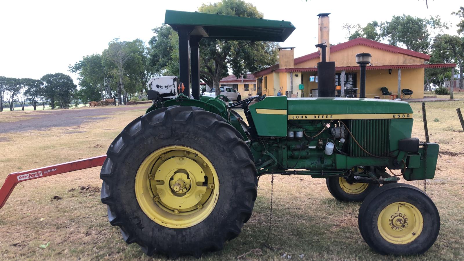 Tractor John Deere 2530